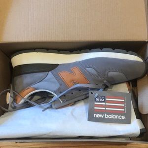NWT classic New Balance sneakers
